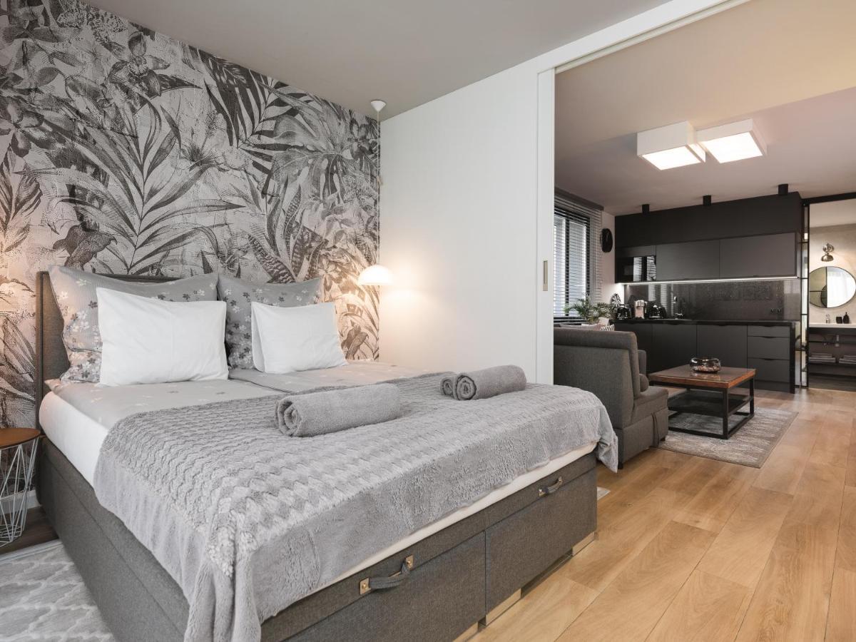 Jacuzzi Apartments كراكوفيا المظهر الخارجي الصورة