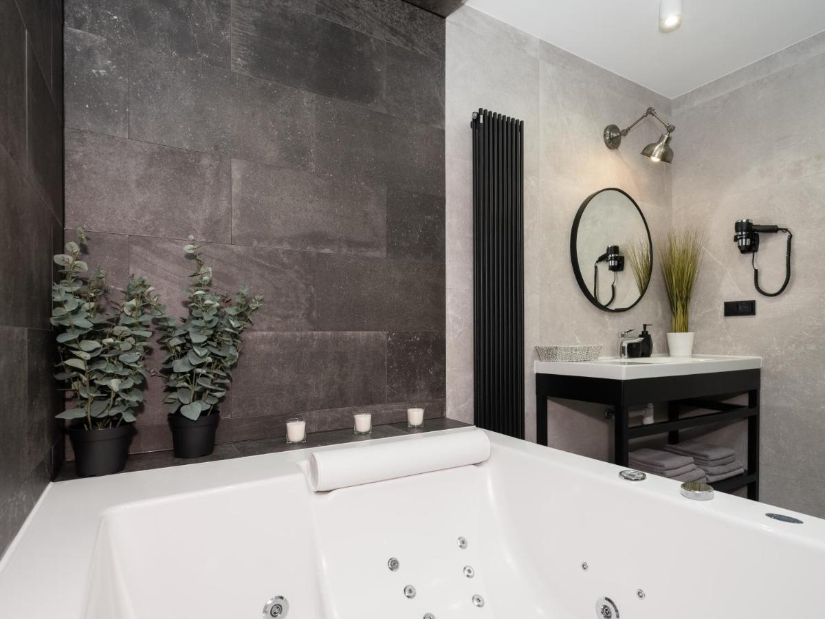 Jacuzzi Apartments كراكوفيا المظهر الخارجي الصورة