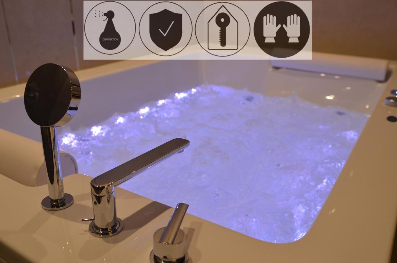 Jacuzzi Apartments كراكوفيا المظهر الخارجي الصورة
