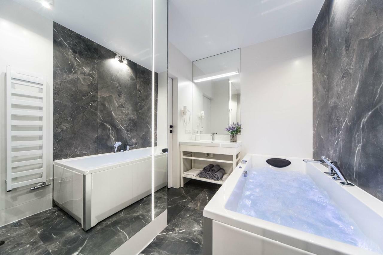 Jacuzzi Apartments كراكوفيا المظهر الخارجي الصورة